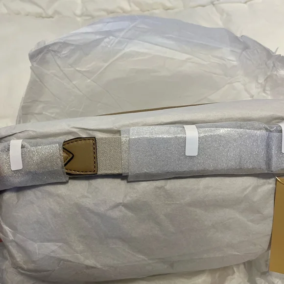 MICHAEL KORS Maisie 2-in-1 Sling Pack Waist Pack Pebbled Leather Camel, NWT - Picture 9 of 12